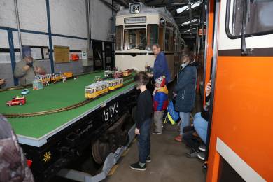 Die Modellstraßenbahn während der Führungen