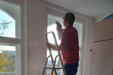 Scheibenputzen in der Geschäftsstelle