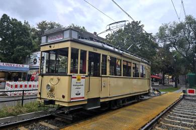 Der T 24/49 steht in der Endstelle U-Bhf Turmstraße