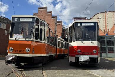 Beide KT4Ds präsentieren sich vor der Halle nach der Reinigung