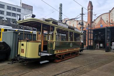 Unsere Lotte (Tw. 10) wird für die Ausstellung bereit gestellt