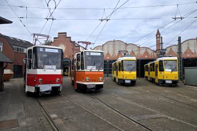 Parade für 50 Jahre Tatrawagen in Berlin