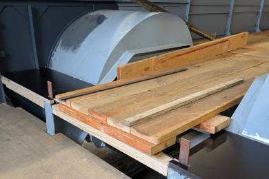 Aufarbeitung des Fußbodens im Lowa-O-Bus